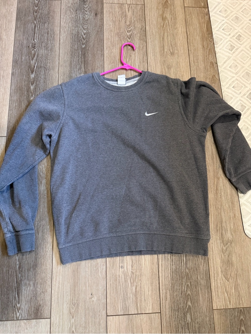 Nike Men’s Charcoal Gray Crewneck Sweatshirt